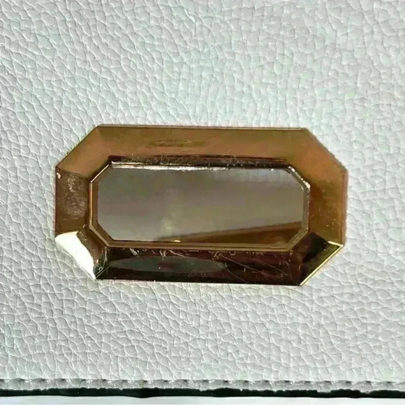 BOUTIQUE Style adorable small white purse / handbag with gold hardware and strap - Picture 10 of 16